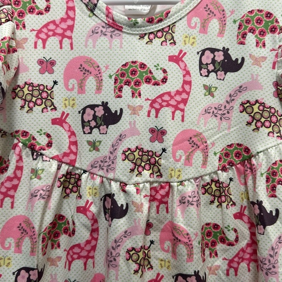 Elephant 🐘 giraffe 🦒 butterfly 🦋 animal print dress size 3t in a soft fabric - Picture 2 of 4